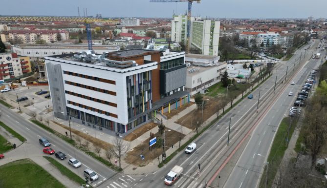 „Ötven év alatt ez az egyetlen” – felépült Temesvár új szülészete